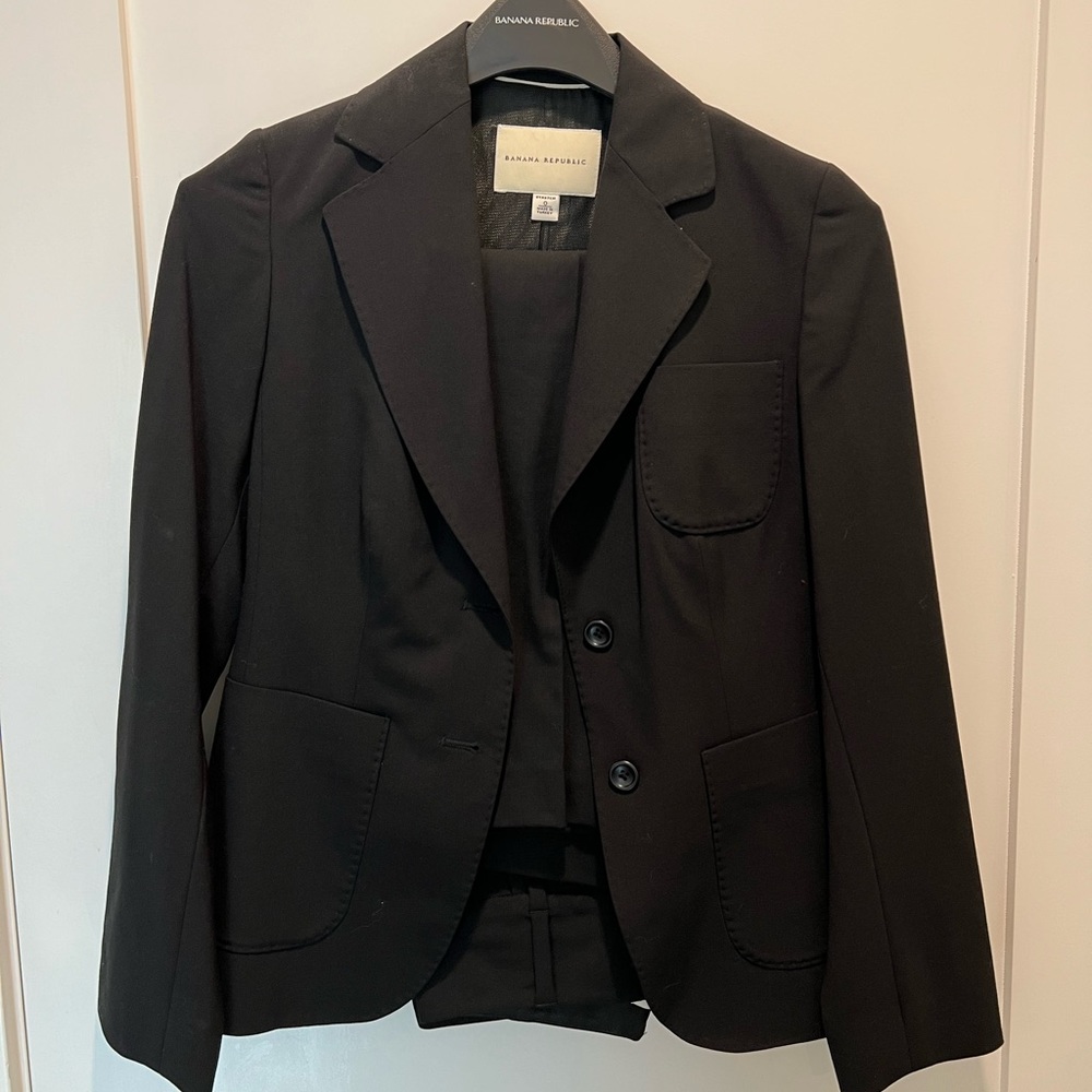 Banana Republic Women’s Suit jacket/blazer and Martin pants set